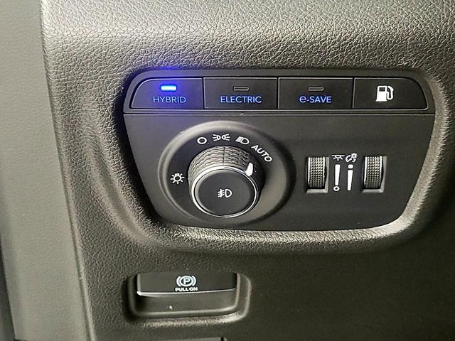 Photo of 2023 White Jeep Grand Cherokee 4xe
