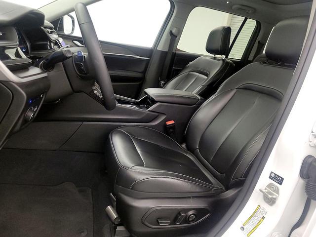 Photo of 2023 White Jeep Grand Cherokee 4xe