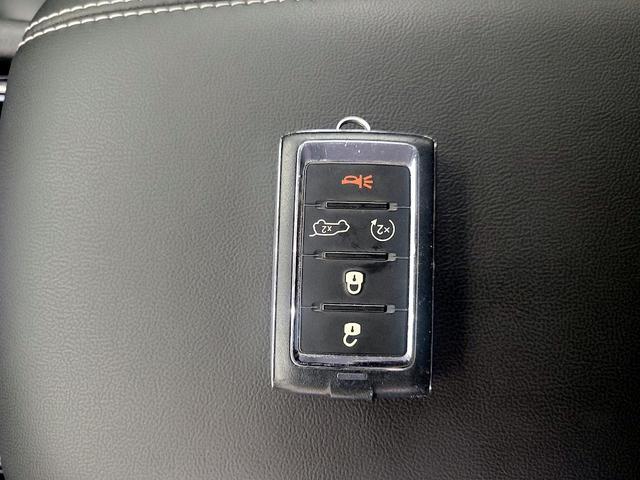 Photo of 2023 White Jeep Grand Cherokee 4xe