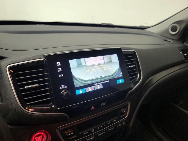 Photo of 2022 Black Honda Pilot