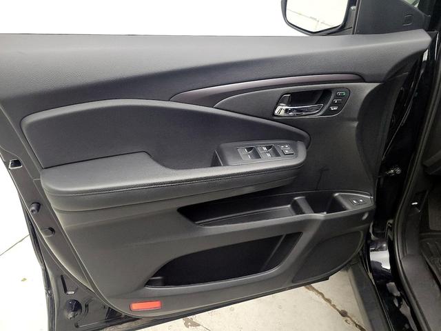 Photo of 2022 Black Honda Pilot