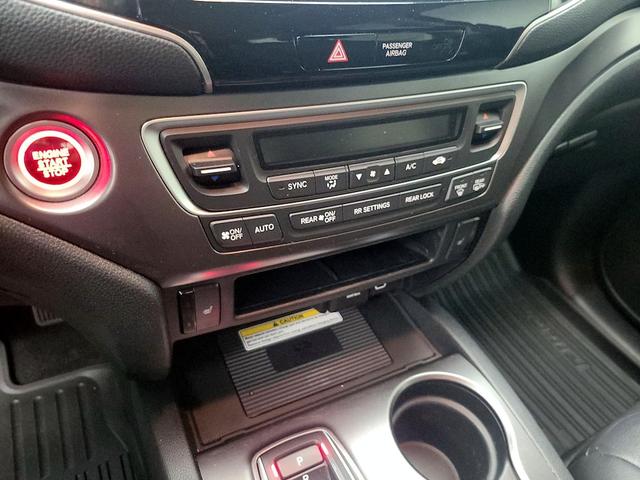 Photo of 2022 Black Honda Pilot