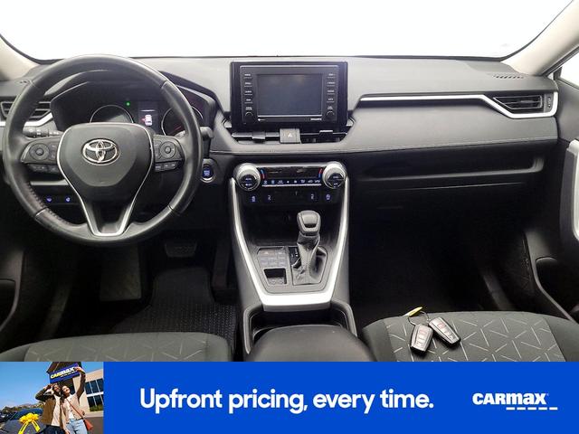 Photo of 2021 White Toyota RAV4