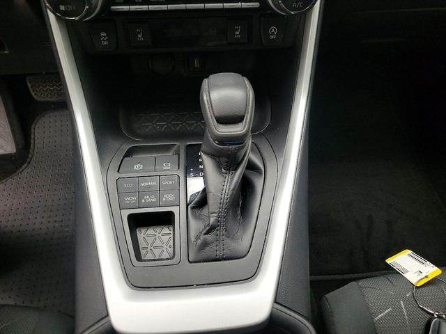 Photo of 2021 White Toyota RAV4