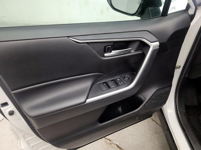 Photo of 2021 White Toyota RAV4