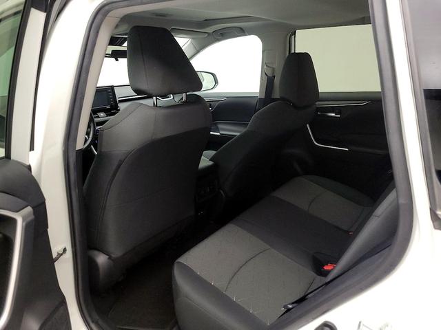Photo of 2021 White Toyota RAV4