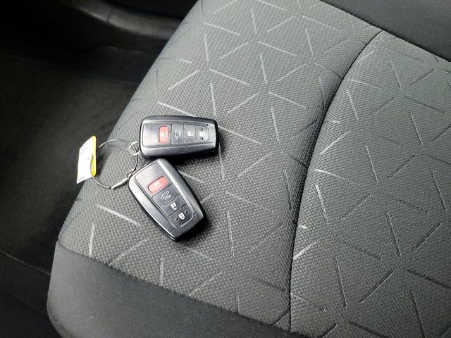 Photo of 2021 White Toyota RAV4
