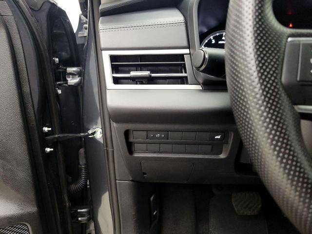 Photo of 2024 Gray Mitsubishi Outlander
