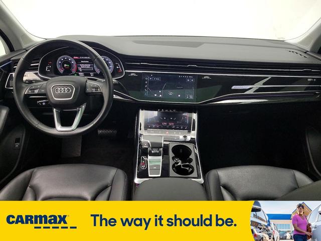 Photo of 2022 Black Audi Q7