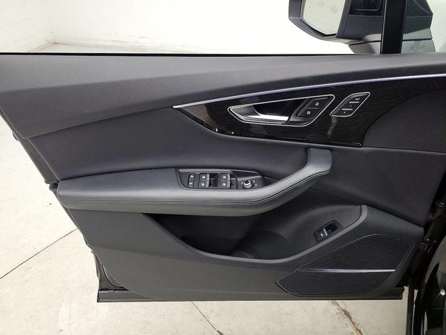 Photo of 2022 Black Audi Q7