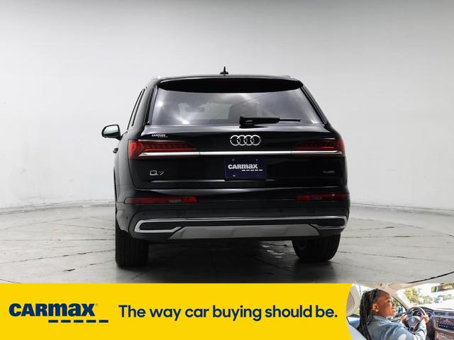 Photo of 2022 Black Audi Q7