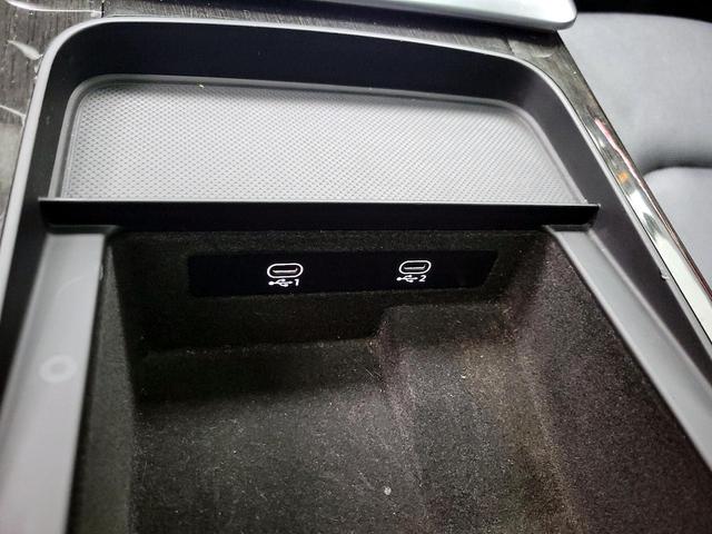 Photo of 2022 Black Audi Q7