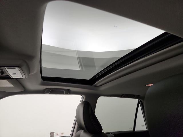 Photo of 2017 White Toyota 4Runner