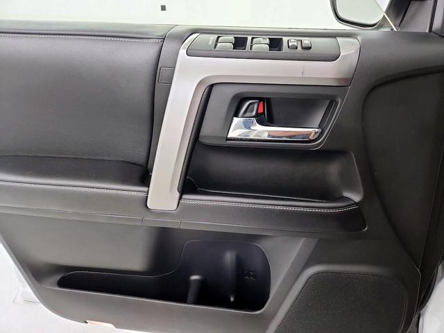 Photo of 2017 White Toyota 4Runner