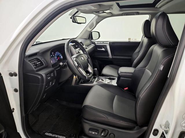 Photo of 2017 White Toyota 4Runner