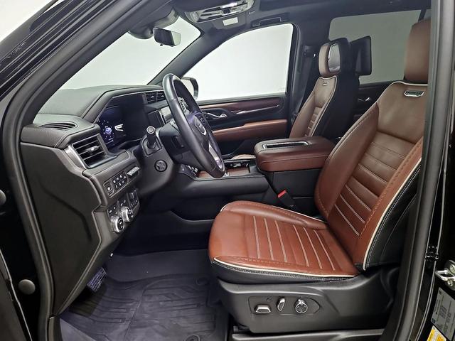 Photo of 2023 Black GMC Yukon