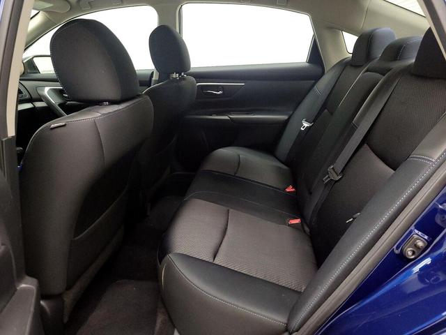 Photo of 2016 Blue Nissan Altima
