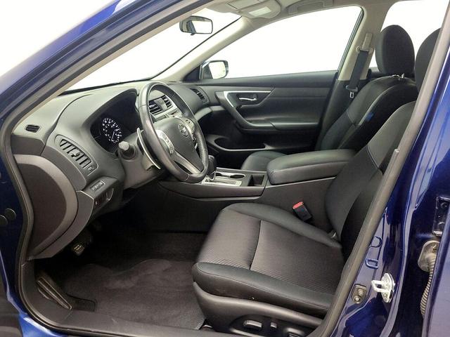 Photo of 2016 Blue Nissan Altima