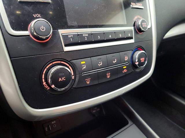 Photo of 2016 Blue Nissan Altima