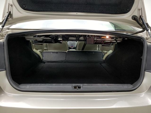 Photo of 2014 Silver Subaru Legacy