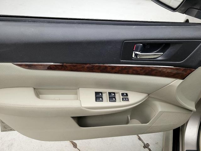 Photo of 2014 Silver Subaru Legacy