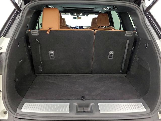 Photo of 2024 White INFINITI QX60