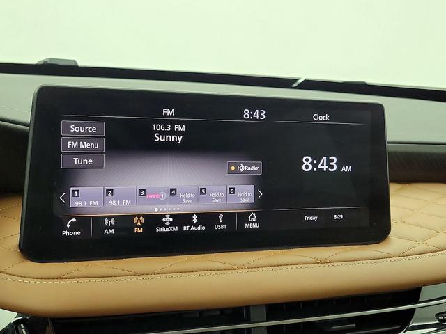 Photo of 2024 White INFINITI QX60