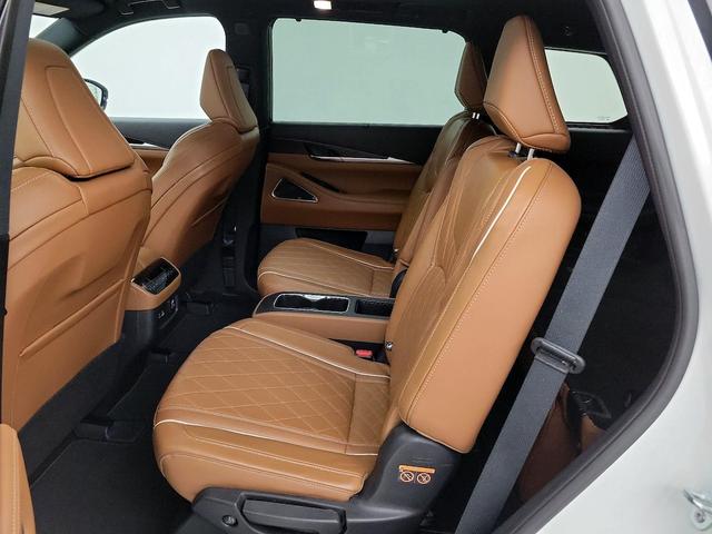 Photo of 2024 White INFINITI QX60