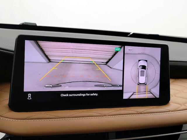Photo of 2024 White INFINITI QX60