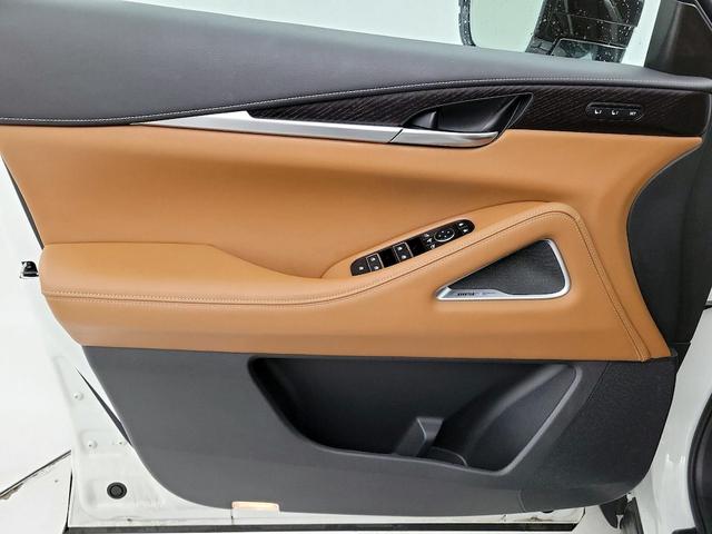 Photo of 2024 White INFINITI QX60