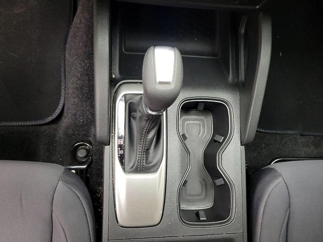 Photo of 2024 White Nissan Frontier