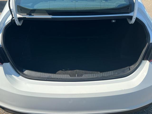 Photo of 2021 Summit White Chevrolet Malibu