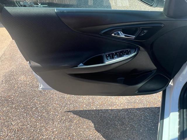 Photo of 2021 Summit White Chevrolet Malibu