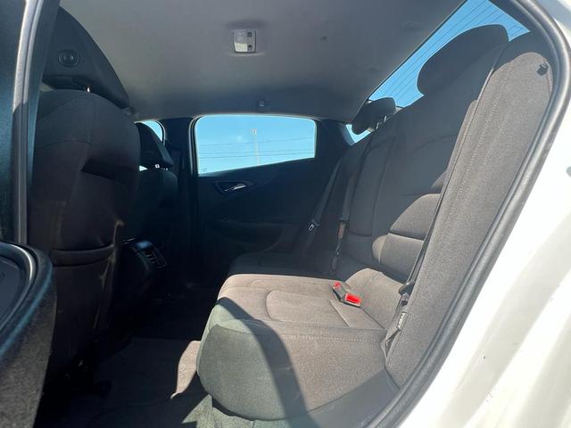 Photo of 2021 Summit White Chevrolet Malibu