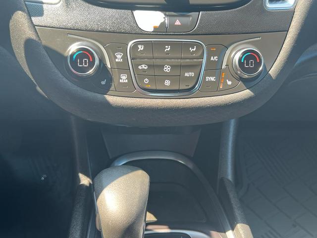 Photo of 2021 Summit White Chevrolet Malibu