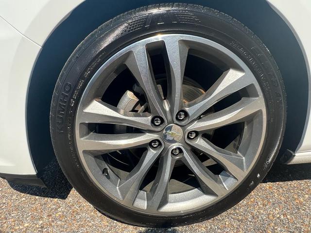 Photo of 2021 Summit White Chevrolet Malibu