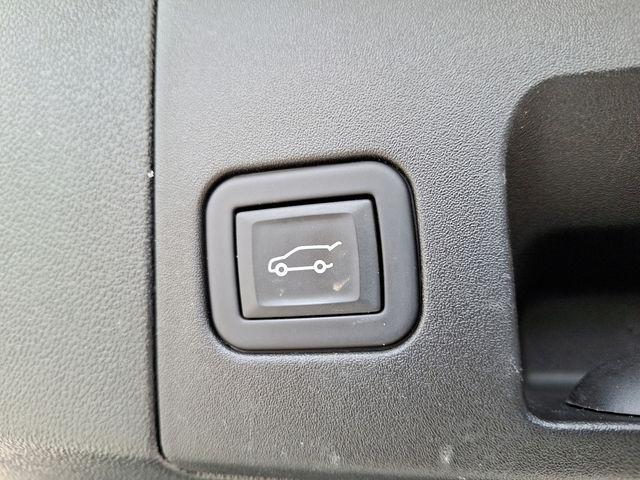 Photo of 2024 Argent Silver Metallic Cadillac XT5