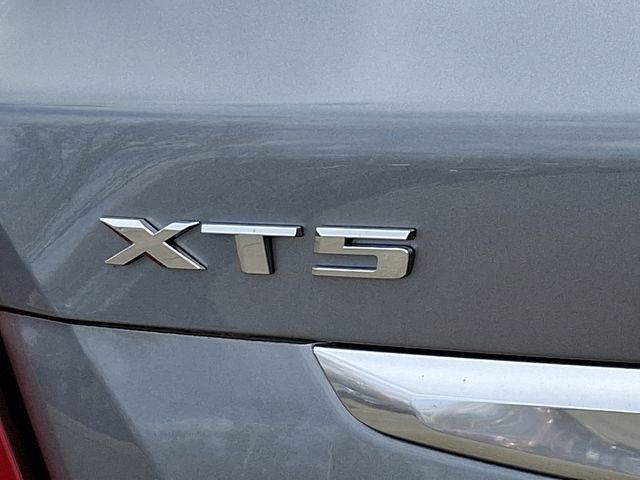 Photo of 2024 Argent Silver Metallic Cadillac XT5