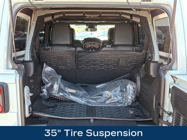 Photo of 2024 Earl Clearcoat Jeep Wrangler
