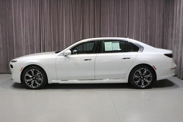Photo of 2023 Mineral White Metallic BMW i7