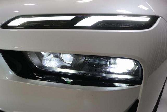 Photo of 2023 Mineral White Metallic BMW i7