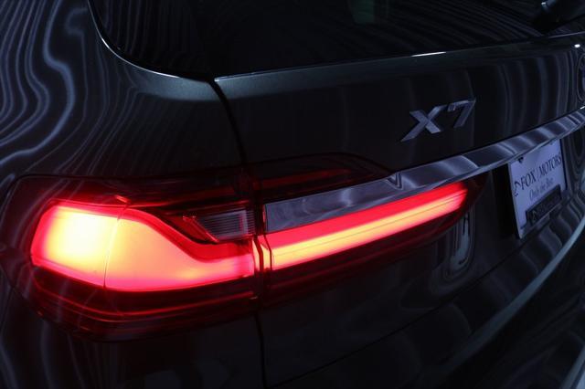 Photo of 2022 Manhattan Green Metallic BMW X7