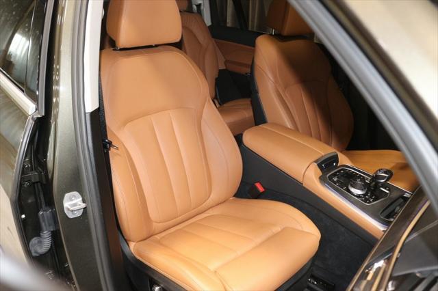 Photo of 2022 Manhattan Green Metallic BMW X7