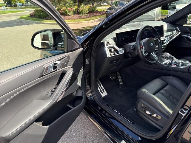 Photo of 2024 Black Sapphire Metallic BMW X6 M