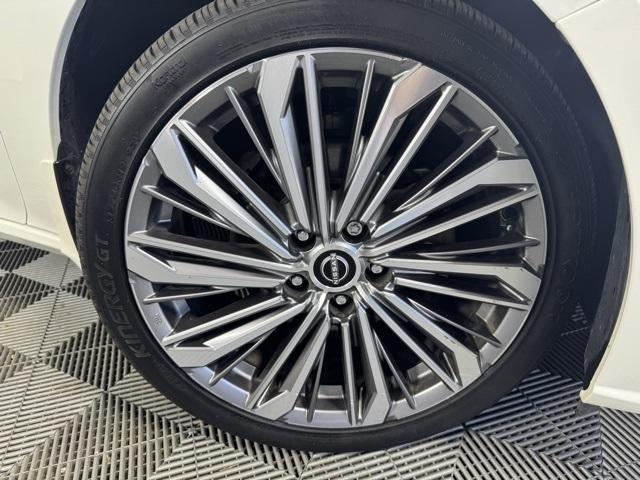 Photo of 2024 White Nissan Altima