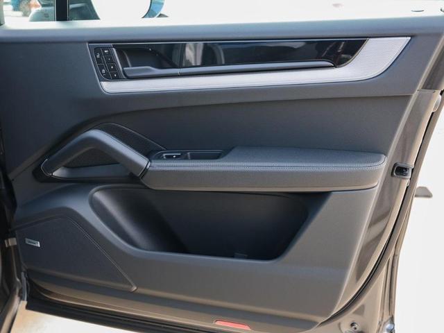 Photo of 2025 Gray Porsche Cayenne