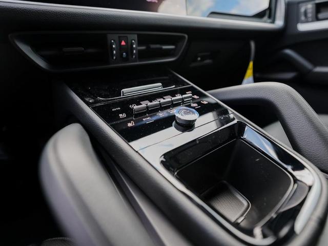 Photo of 2025 Gray Porsche Cayenne