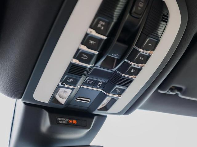Photo of 2025 Jet Black Porsche Macan