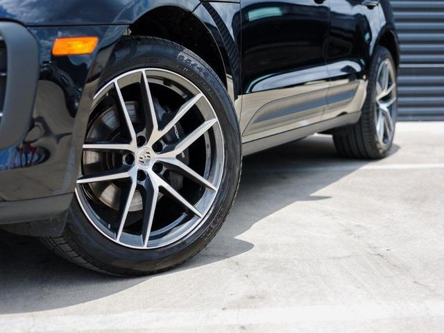 Photo of 2025 Jet Black Porsche Macan