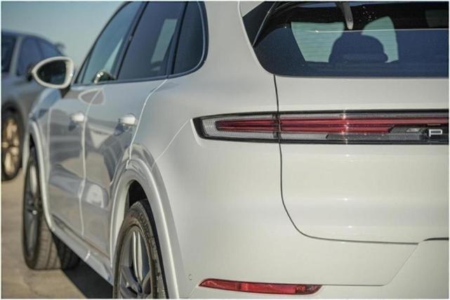 Photo of 2025 White Porsche Cayenne